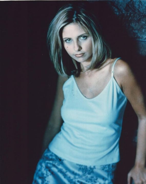 Posterazzi Sarah Michelle Gellar In Tank Top And Silk Skirt Photo Print (16 x 20) - Item # MVM52500