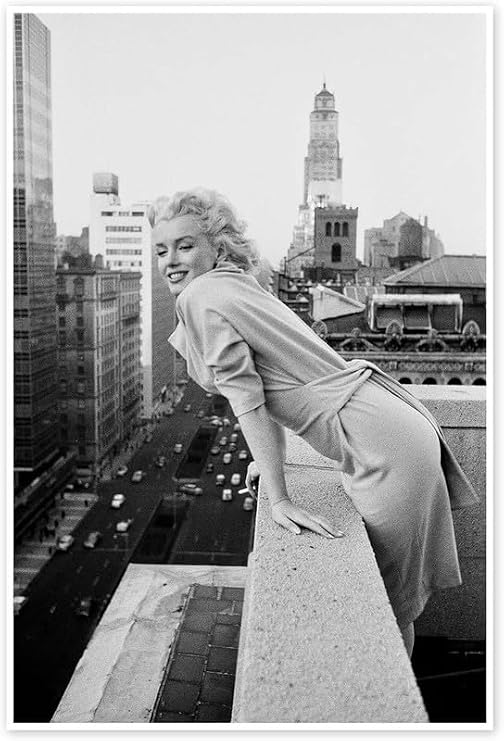 Funky Print Marilyn Monroe in New York Poster by Celebrity Collection Black and white Wall art Wall decor (A3 297 x 420mm)