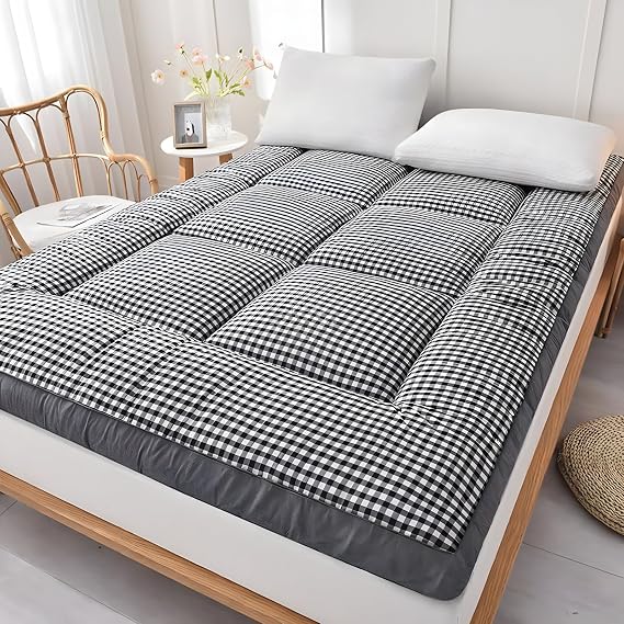 Japanese-Style Folding Floor Mattress, Compact Roll-Up Futon, Plush and Cozy Thick Sleep Pad, Hypoallergenic Full-Size Tatami, Ideal for Camping Adventures and Guest Bedrooms