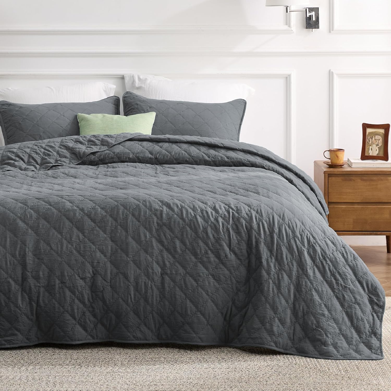 Bedsure Boho Quilt King Size Dark Grey, Elegant Diamond Pattern,Ultra Soft Lightweight Bedspreads & Coverlets, Quilted Bedding Sets 3 Pieces for All Seasons